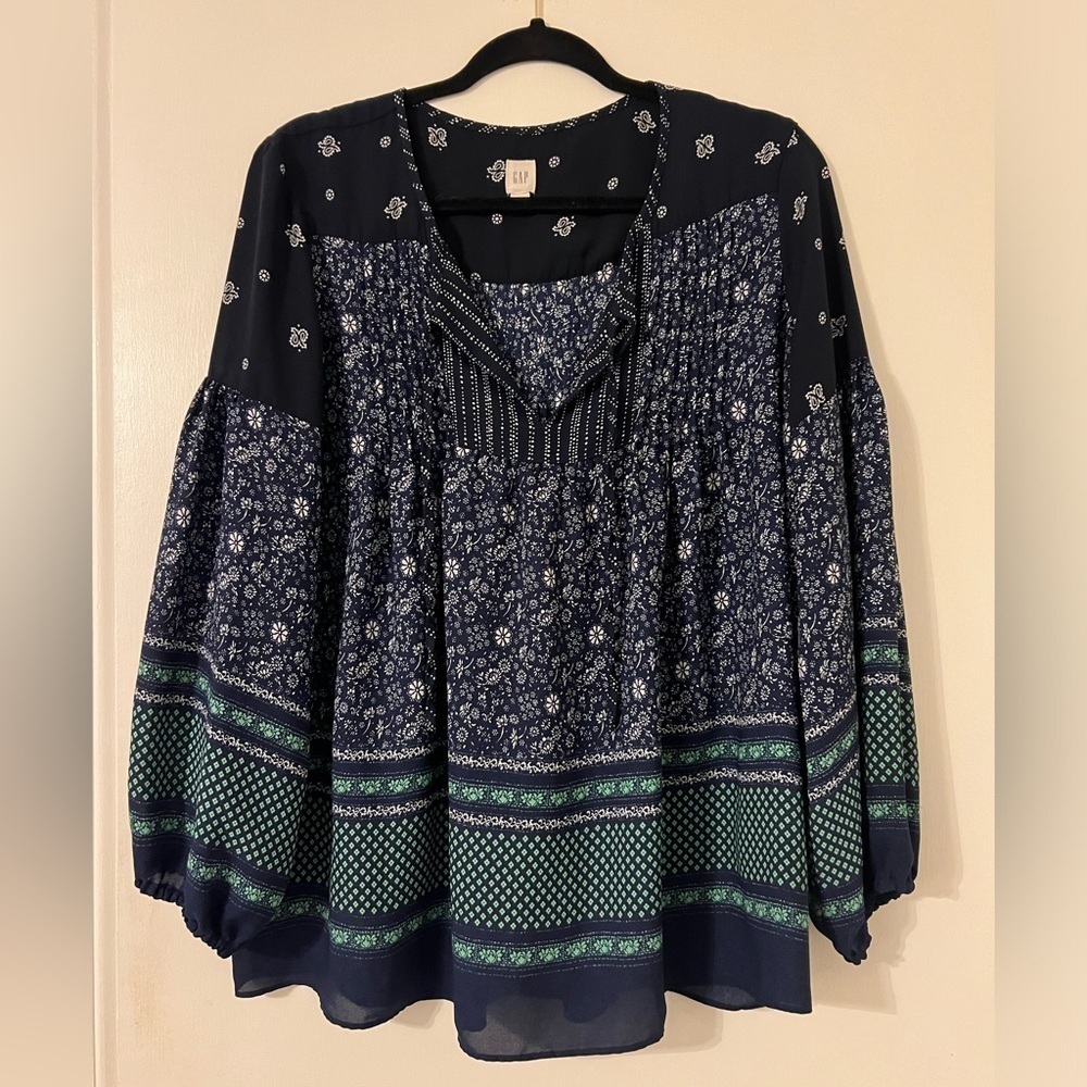 Vintage GAP size large flowy shirt with amazing sleeves